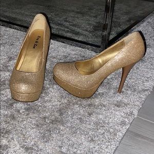 Eva & Zoe Sparkly Gold Heels